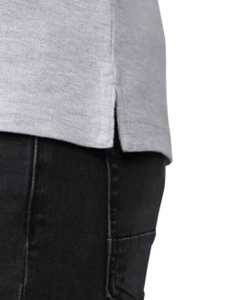 Polo en coton biologique gris clair uni avec une coupe droite et un col à revers