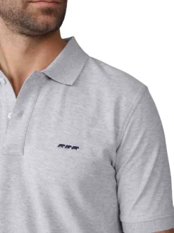Polo en coton biologique gris clair uni avec une coupe droite et un col à revers