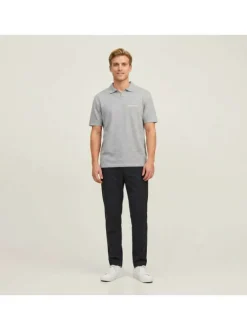 Polo en coton biologique gris uni avec une coupe droite et un col à revers