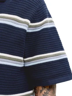 Polo en coton biologique marine à rayures avec une coupe droite