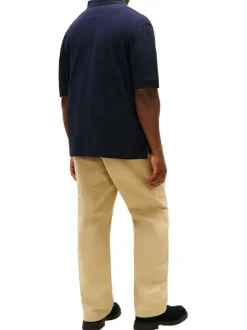 Polo en coton biologique marine uni avec une coupe droite et un col boutonné