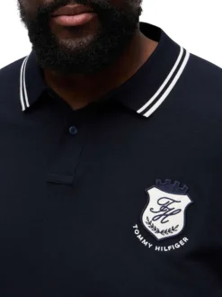 Polo en coton biologique marine uni pourvu d'un col boutonné