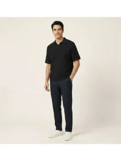 Polo en coton biologique noir à coupe droite pourvu d'un col à revers