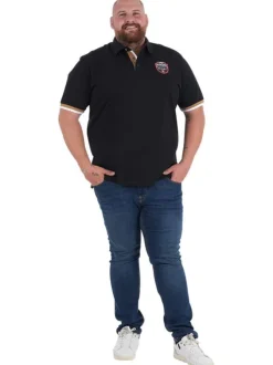 Polo en coton biologique noir imprimé avec une coupe droite et un col à revers
