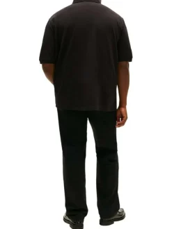 Polo en coton biologique noir uni avec une coupe droite et un col boutonné
