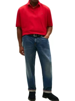 Polo en coton biologique rouge uni avec une coupe droite et un col boutonné