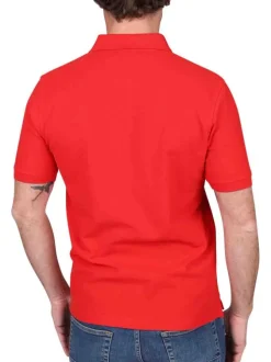 Polo en coton biologique rouge uni avec une coupe droite et un col à revers