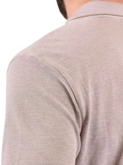 Polo en coton biologique taupe à coupe droite pourvu d'un col boutonné