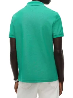 Polo en coton biologique vert uni avec une coupe droite et un col boutonné