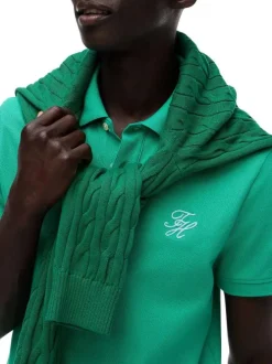 Polo en coton biologique vert uni avec une coupe droite et un col boutonné