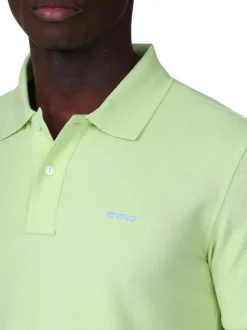 Polo en coton biologique vert uni avec une coupe droite et un col à revers