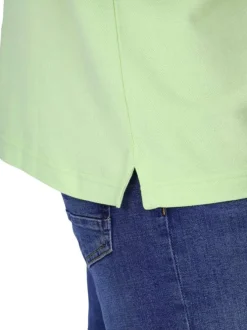 Polo en coton biologique vert uni avec une coupe droite et un col à revers