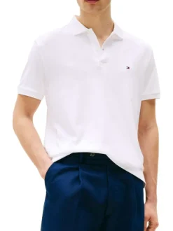 Polo en coton blanc avec un col à rabats et des manches courtes