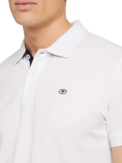 Polo en coton blanc uni coupe droite avec un col fermé par 2 boutons