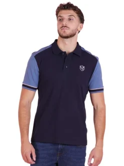 Polo en coton bleu en maille piquée avec une coupe droite et un col à revers