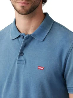 Polo en coton bleu uni avec une coupe droite et un col fermé par trois boutons