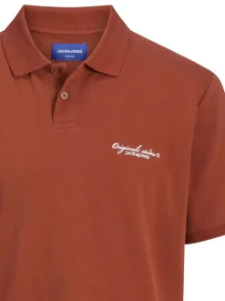 Polo en coton brique uni avec une coupe droite et un col boutonné