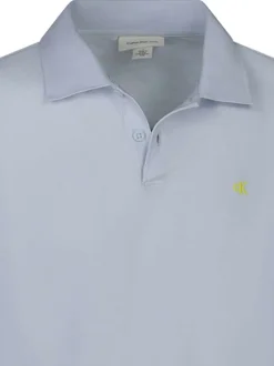 Polo en coton ciel maille piquée avec une coupe droite et un col à revers