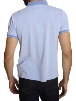 Polo en coton ciel uni avec une coupe ajustée et un col boutonné