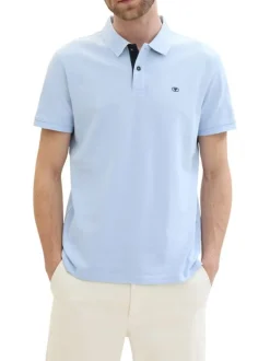 Polo en coton ciel uni avec une coupe droite et un col boutonné
