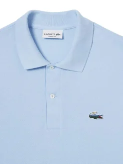 Polo en coton ciel uni avec une coupe droite et un col boutonné