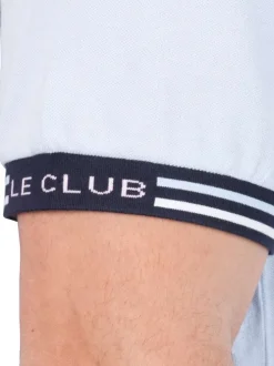 Polo en coton ciel uni pourvu d'une coupe droite et d'un col boutonné
