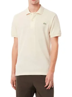 Polo en coton écru avec un col boutonné et des manches courtes