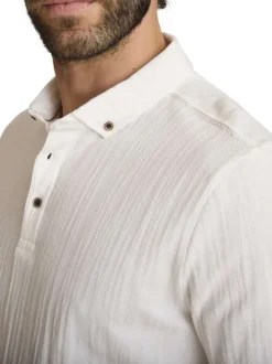 Polo en coton écru à coupe droite pourvu d'un col à revers boutonné