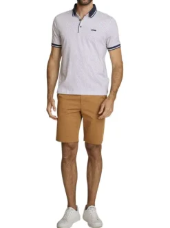 Polo en coton écru à motifs avec une coupe droite et un col boutonné