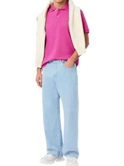 Polo en coton fuchsia uni avec une coupe regular fit et le petit crocodile brodé