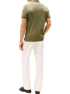 Polo en coton kaki avec un col boutonné et des manches courtes