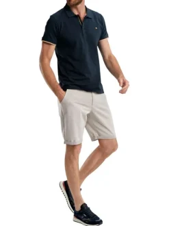 Polo en coton marine uni pourvu de manches courtes et d'un col boutonné