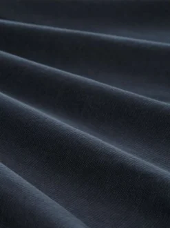 Polo en coton marine uni pourvu d'un col boutonnée et de manches courtes