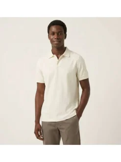 Polo en coton mélangé écru uni avec une coupe droite et un col boutonné