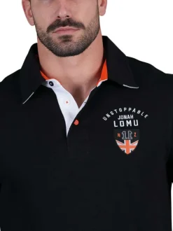 Polo en coton noir en maille piquée avec un col à revers et une coupe droite