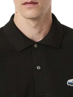 Polo en coton noir uni avec une coupe droite et un col boutonné