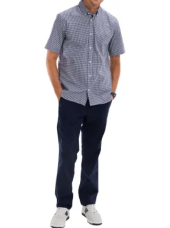 Polo en coton rose uni avec une coupe droite et un col à revers