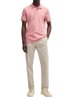 Polo en coton rose uni avec une coupe regular fit et un patch logo à la poitrine