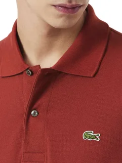 Polo en coton rouge brique uni à coupe regular fit avec le petit crocodile brodé