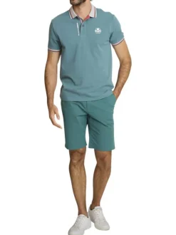 Polo en coton vert à coupe droite pourvu d'un col à revers boutonné