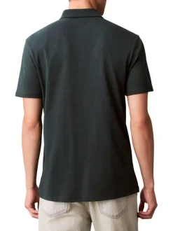 Polo en coton vert sapin uni avec une coupe droite et un col boutonné