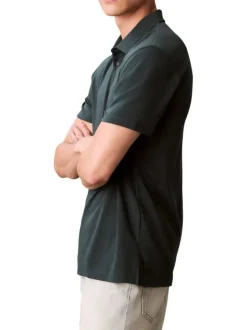 Polo en coton vert sapin uni avec une coupe droite et un col boutonné