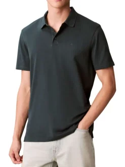Polo en coton vert sapin uni avec une coupe droite et un col boutonné
