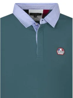 Polo en coton vert uni avec une coupe droite et un col boutonné