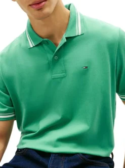 Polo en coton vert uni avec une coupe droite et un col à revers