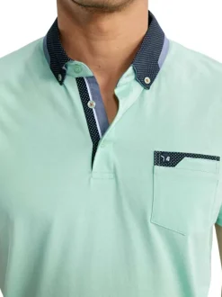 Polo en coton vert uni pourvu de manches courtes et d'un col américain