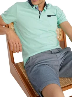 Polo en coton vert uni pourvu de manches courtes et d'un col américain
