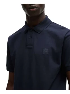 Polo en maille piquée bleu marine à coupe ajustée et à manches courtes avec logo
