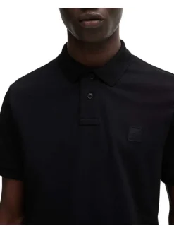 Polo en maille piquée noir à coupe ajustée et à manches courtes avec logo