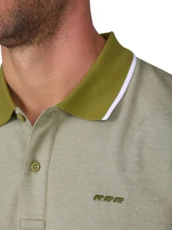 Polo kaki à coupe droite pourvu d'un col boutonné et de manches courtes
